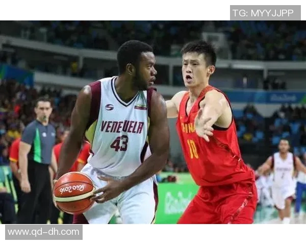 成都篮球队在世界杯预选赛中以60分稳居积分榜首位展现强劲实力